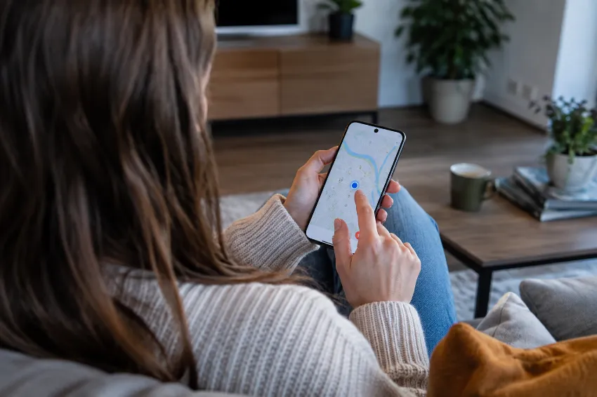 Nastavitev deljenja lokacije v aplikaciji z zemljevidom na telefonu